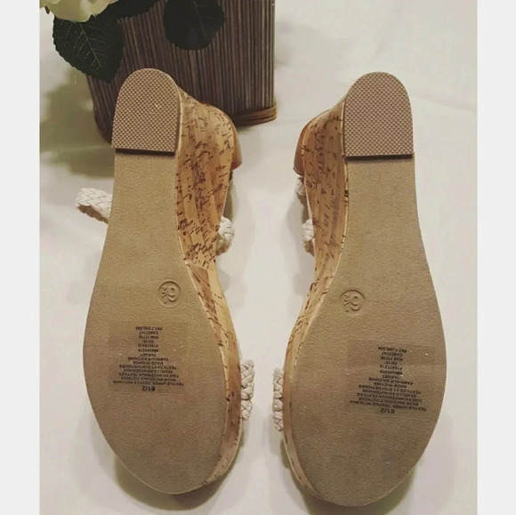 Cream & tan mossimo wedges, never worn! - Picture 3 of 3